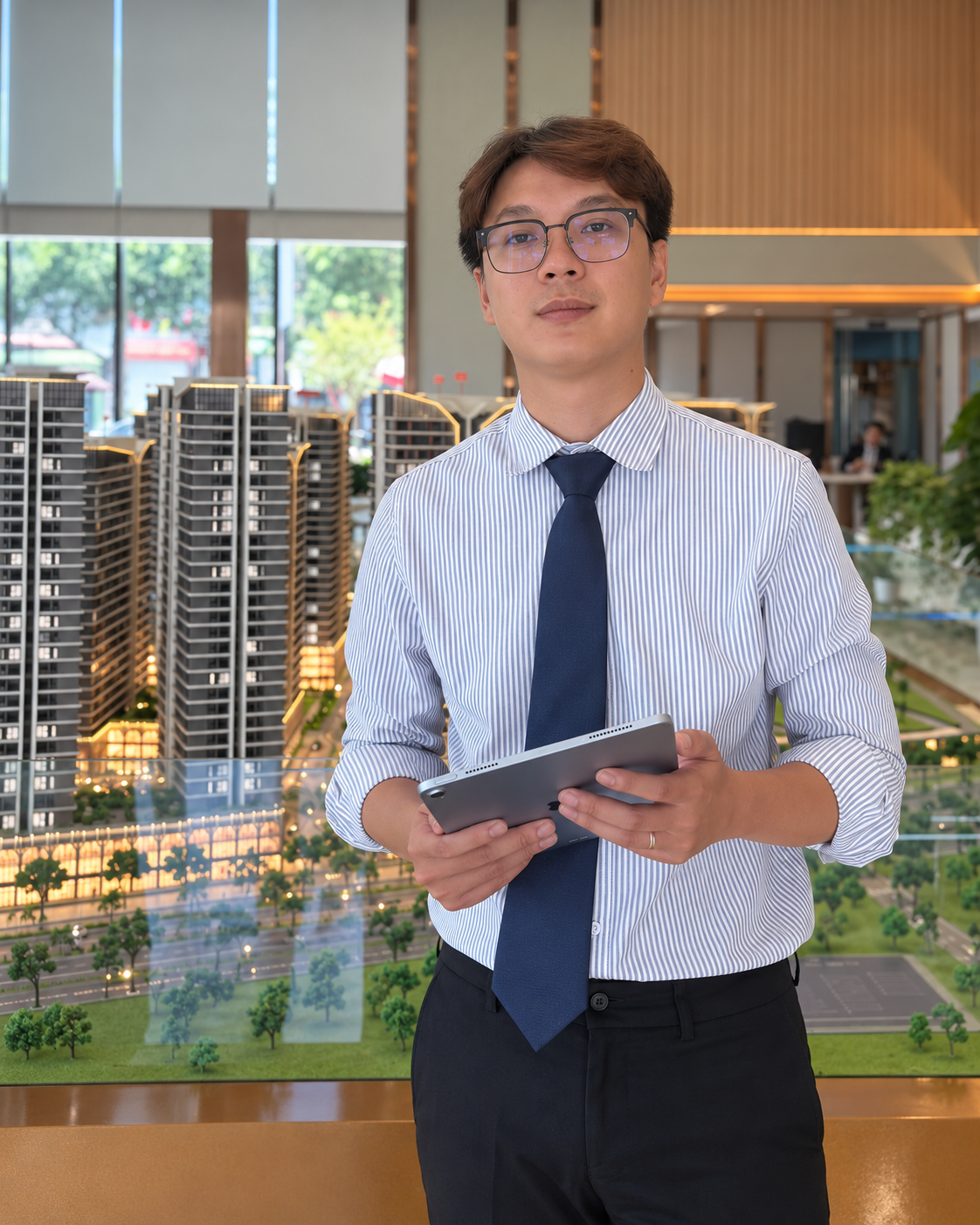 Kan Hoàng tại không gian trưng bày mô hình bất động sản